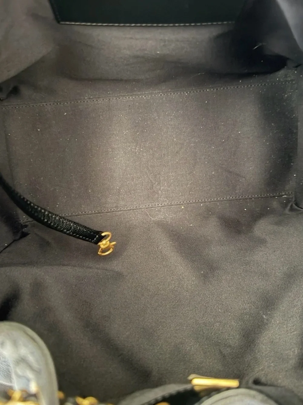 CHANEL Black Quilted Leather Drawstring Shoulder Bag with Gold Chain C25